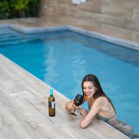 Thalias Quarters - Mediterranean Βίλα *