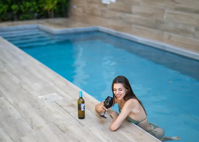 Thalias Quarters - Mediterranean Vila *